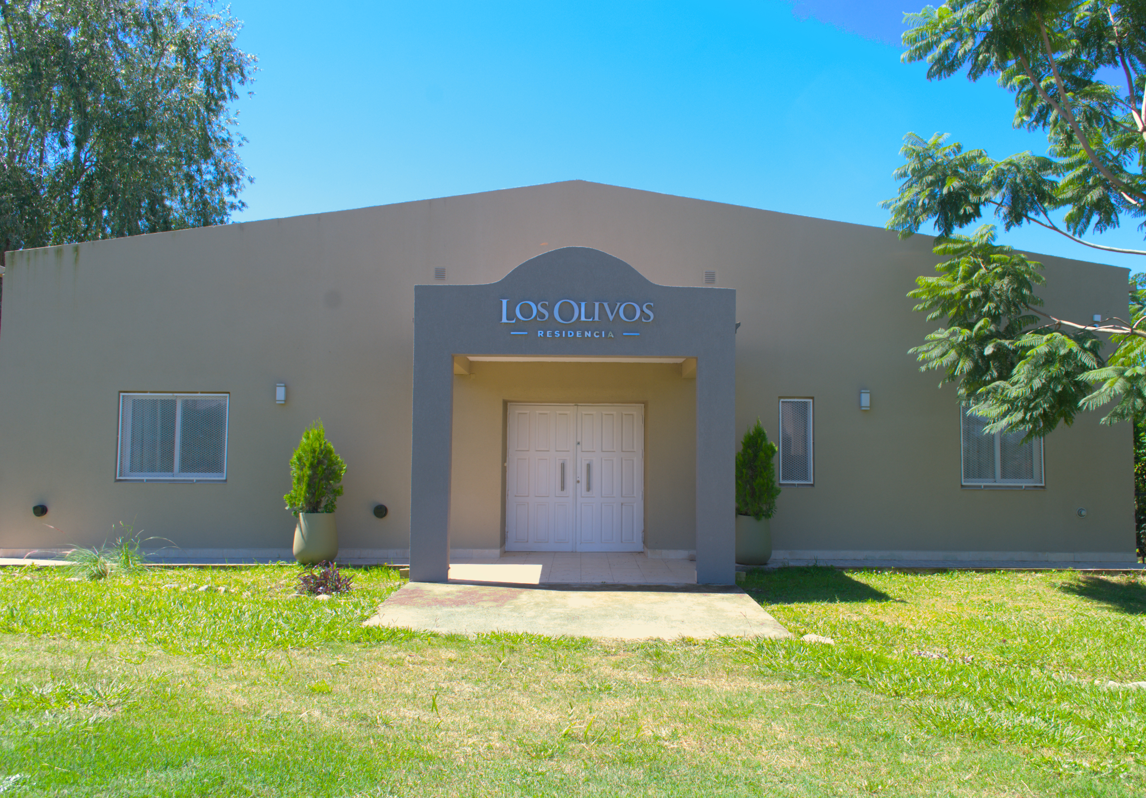 Entrada centrada del edificio